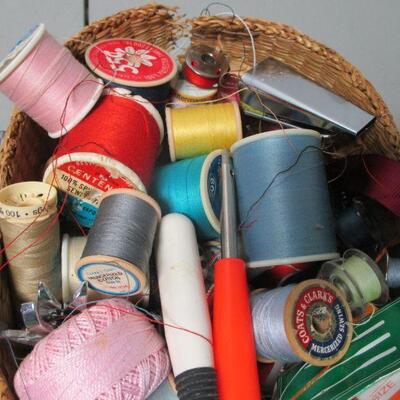 Lot 99 - Sewing Accessories 