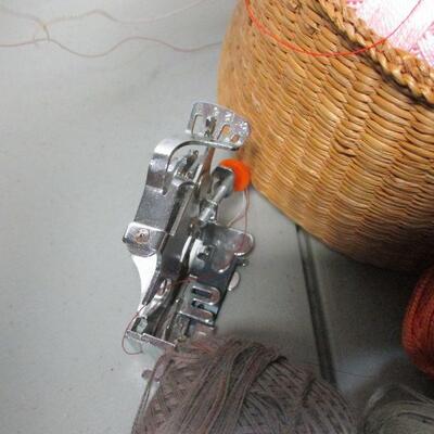 Lot 99 - Sewing Accessories 