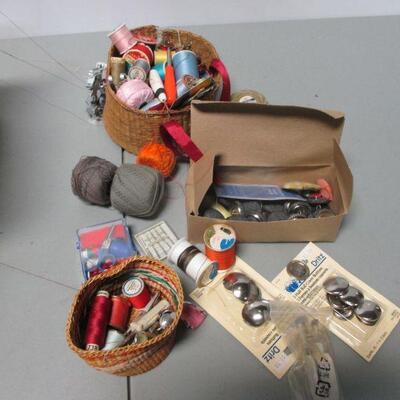 Lot 99 - Sewing Accessories 