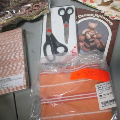 Lot 100 - Sewing Fabric 