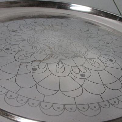 Lot 102 - Large Serving Trays 