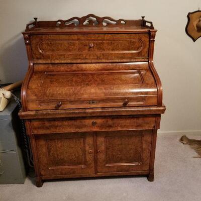 50 - Vintage Roll Top Desk
