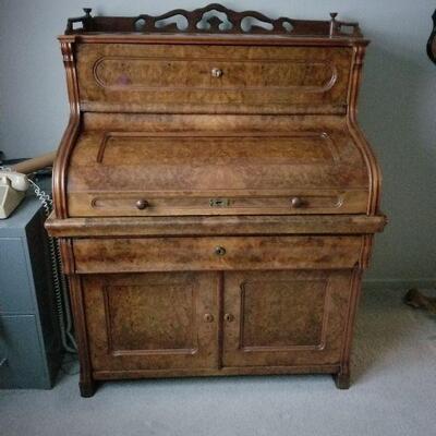 50 - Vintage Roll Top Desk