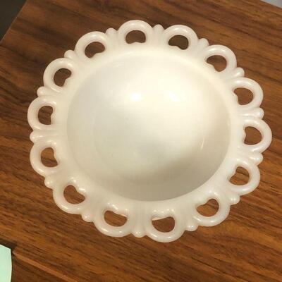 Lot 18 - Anchor Hocking Lace Edge Covered Candy Dish