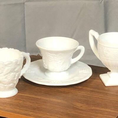 Lot 21 - Vintage Milk Glass