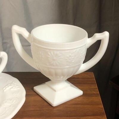 Lot 21 - Vintage Milk Glass