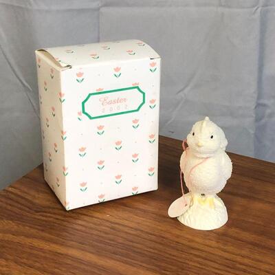 Lot 48 - 2002 Dept 56 Easter Bobble Head Chick