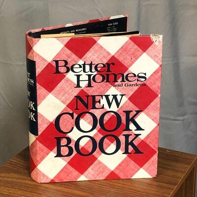 Lot 55 - 1970 3rd Printing Better Homes Cookbook