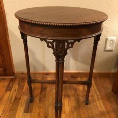 LOT 58   ANTIQUE ROUND SIDE TABLE
