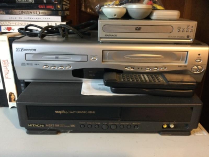 K281 Hitachi VHS M282 Emerson Video Cassette Recorder/DVD Player