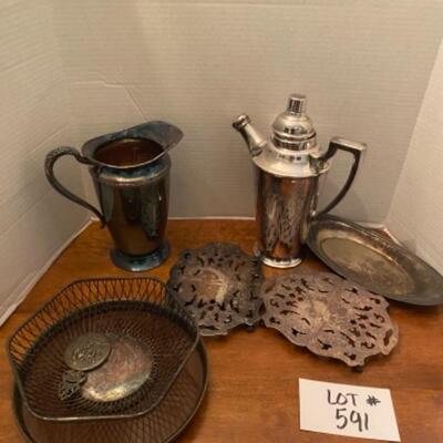 D591 Lot of Silverplate serving pieces 