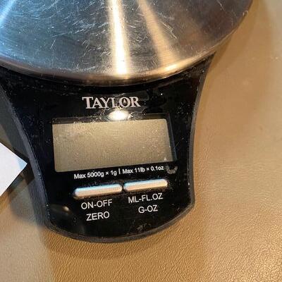 Lot 424 - Kitchen scale