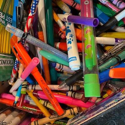 Lot 426 - Pen, Pencils, crayons and markers