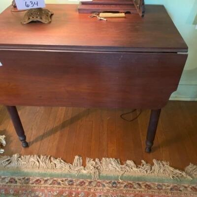 C632 Vintage mahogany dropleaf table with drawer