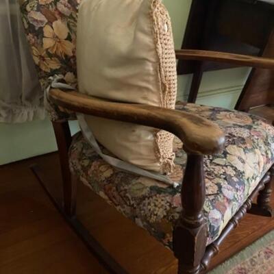 C637 Vintage floral upholstered rocking chair