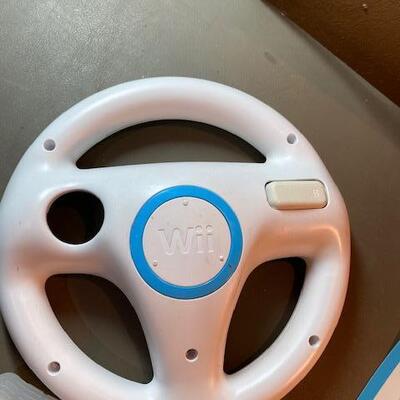 Lot 432 - Wii items