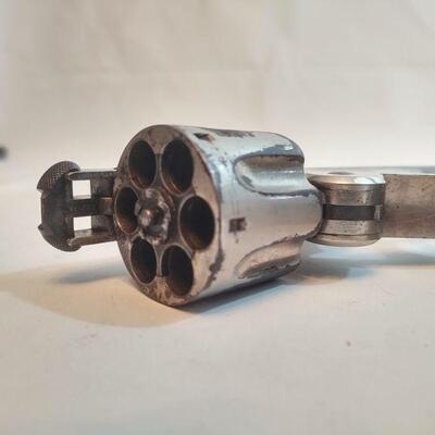 58 - Smith & Wesson Revolver