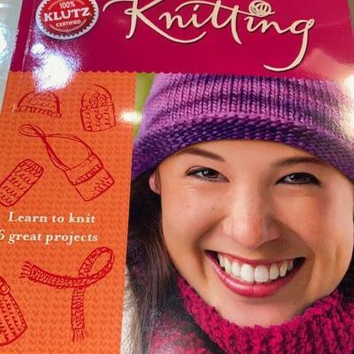 Lot 453 - knitting items
