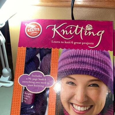 Lot 453 - knitting items