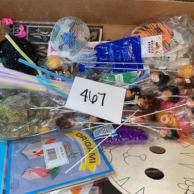Lot 467 - crafts