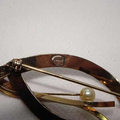 Pretty Gold Tone Pearl Pin Brooch, Simple but Elegant 