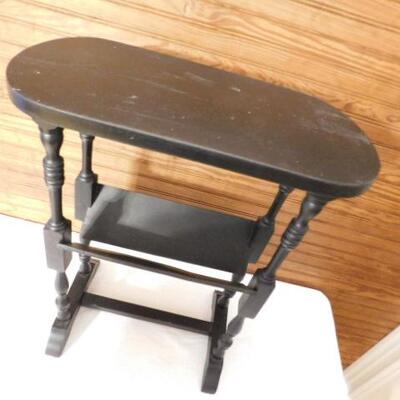 Oval Accent Table with Catch Bin Stretcher 18