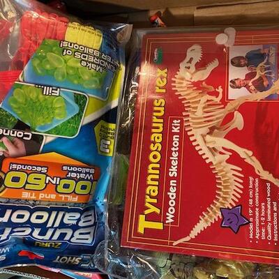 Lot 496 - Toys