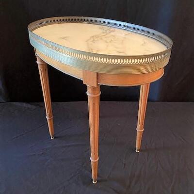 LOT#20LR: Marble Top Table w/ Fluted Legs