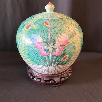 LOT#89LR: Large Chinese Nouveau Style Covered Ginger Jar