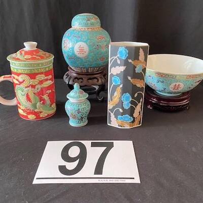 LOT#97LR: Assorted Asian Porcelain Lot #2
