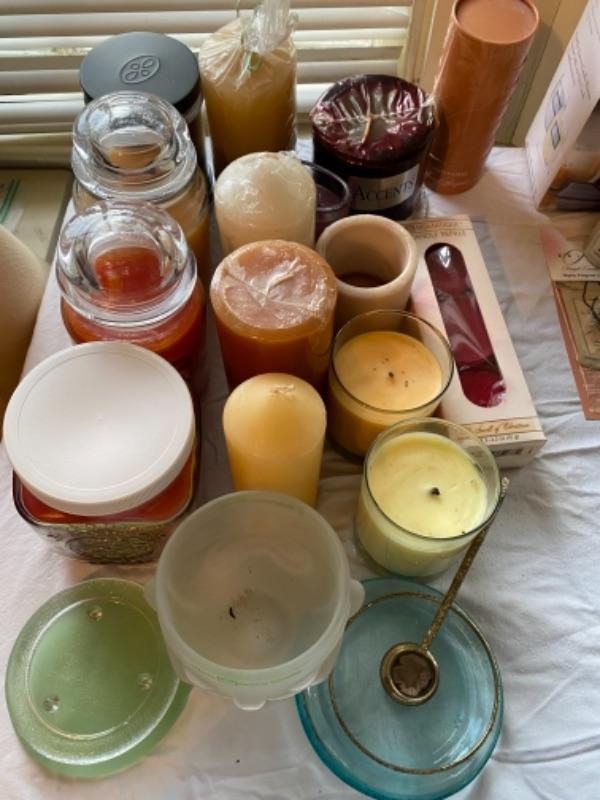 I651 Lot of candles