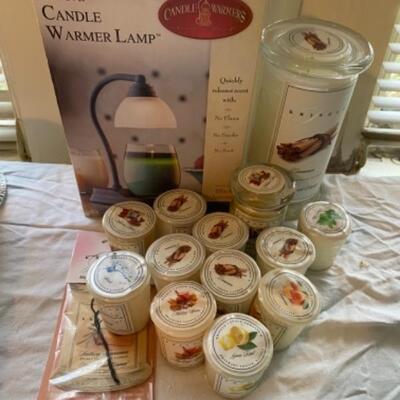 I652 Lot of new kringle candles with warmer