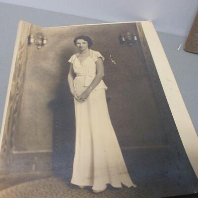 Lot 124 - Several Vintage Family Photos 