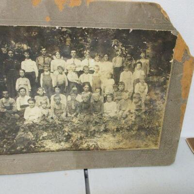 Lot 124 - Several Vintage Family Photos 