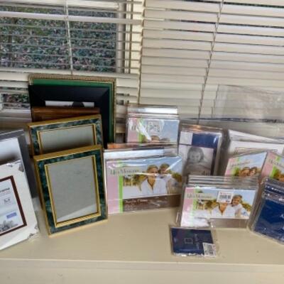 I656 Lot of picture frames