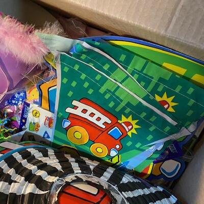 Lot 497 - Birthday party supplies
