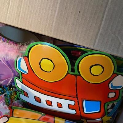 Lot 497 - Birthday party supplies