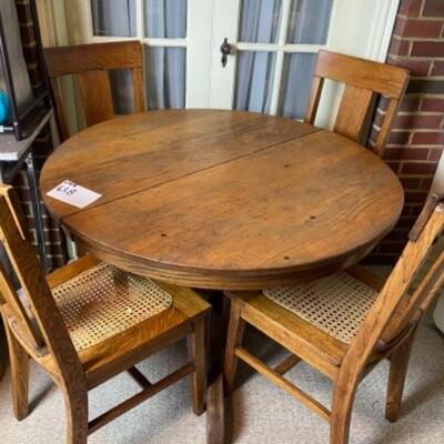 I658 Antique Round Oak Table and Four Chairs 