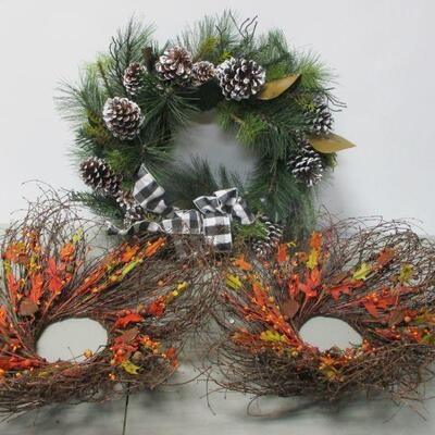 Lot 135 - Holiday & Fall Wreaths 