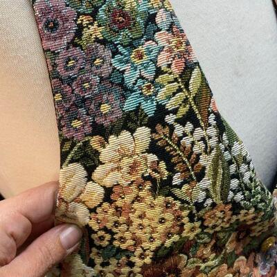 Vintage Jennie Vaughn Designs Floral Tapestry Needlepoint Vest Size XL YD#020-1220-02061