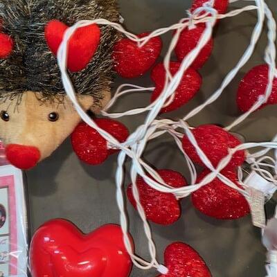 Lot 500 - Valentines Decor