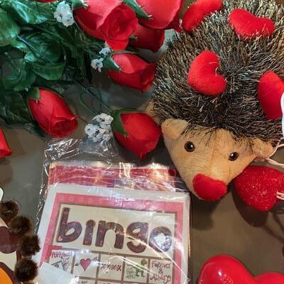 Lot 500 - Valentines Decor