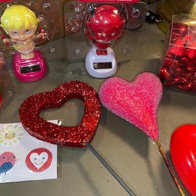 Lot 501 - Valentines Decor