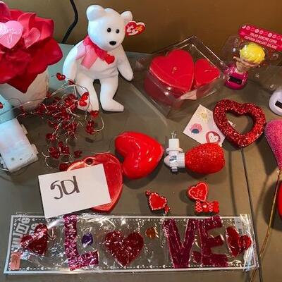 Lot 501 - Valentines Decor