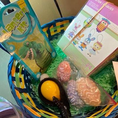 Lot 503 - Easter Decor