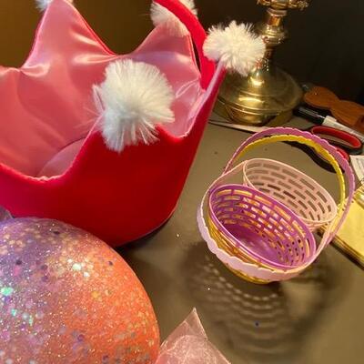 Lot 504 - Easter decor