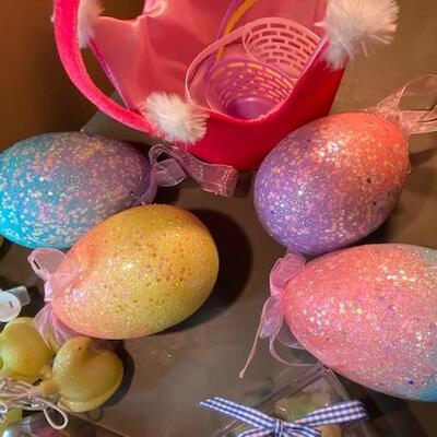 Lot 504 - Easter decor