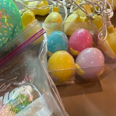 Lot 504 - Easter decor