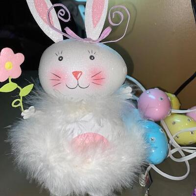Lot 508 - Easter decor