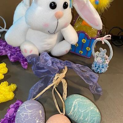 Lot 508 - Easter decor